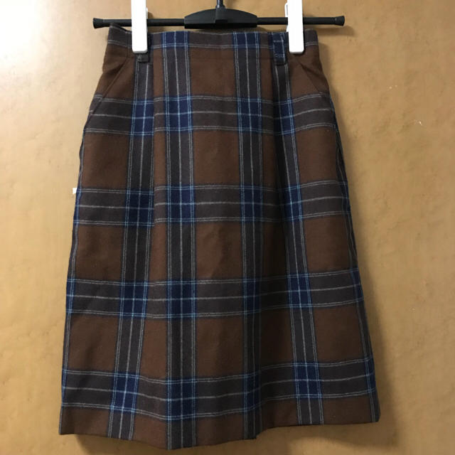 【冬物】チェックスカート 茶 オンワード樫山 レディースのスカート(ひざ丈スカート)の商品写真