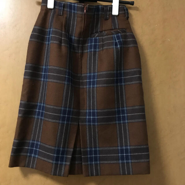 【冬物】チェックスカート 茶 オンワード樫山 レディースのスカート(ひざ丈スカート)の商品写真