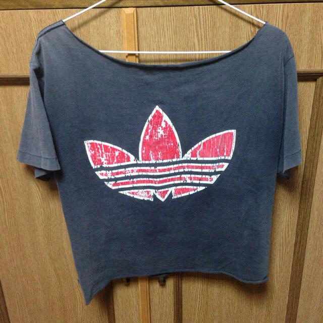 adidas(アディダス)のadidas❣リメイクTシャツ レディースのトップス(Tシャツ(半袖/袖なし))の商品写真