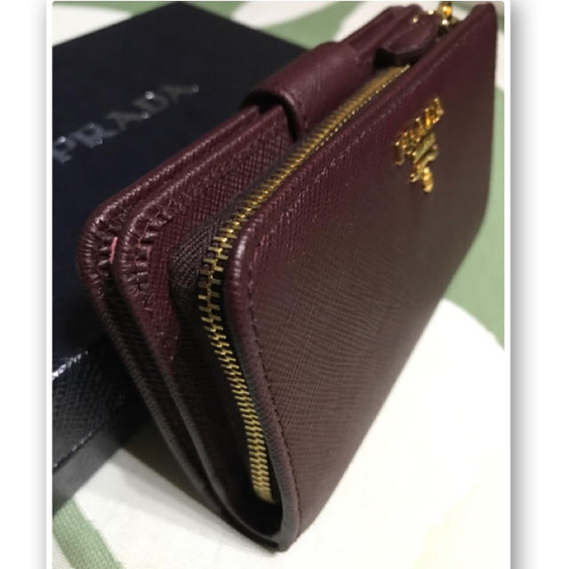 PRADA(プラダ)のプラダ PRADA  財布 週末セール！！ 二つ折り  ✨新品 レディースのファッション小物(財布)の商品写真