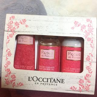 ロクシタン(L'OCCITANE)の【新品】L'OCCITANE ローズ ブルーミングギフト(ハンドクリーム)