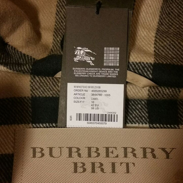 BURBERRY(バーバリー)の新品未使用タグ付バーバリーダッフルコート レディースのジャケット/アウター(ダッフルコート)の商品写真