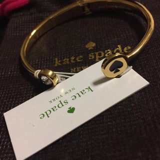 ケイトスペードニューヨーク(kate spade new york)のケイトスペード♡ゴールド✖︎ブラックバングル(ブレスレット/バングル)