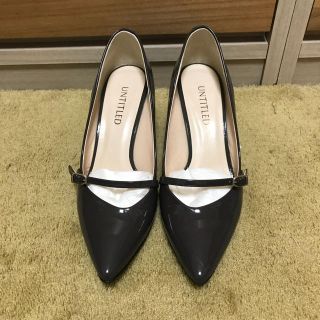 UNTITLED エナメルパンプス 黒