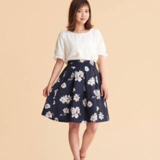 マジェスティックレゴン(MAJESTIC LEGON)の新品未使用♡MAJESTIC LEGON♡ブラウン花柄ひざ丈スカート(ひざ丈スカート)