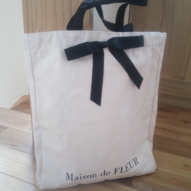 Maison de FLEUR(メゾンドフルール)の☆Maison   de  FLEUR 　未使用💛キャンバス トートバッグ💛　 レディースのバッグ(トートバッグ)の商品写真