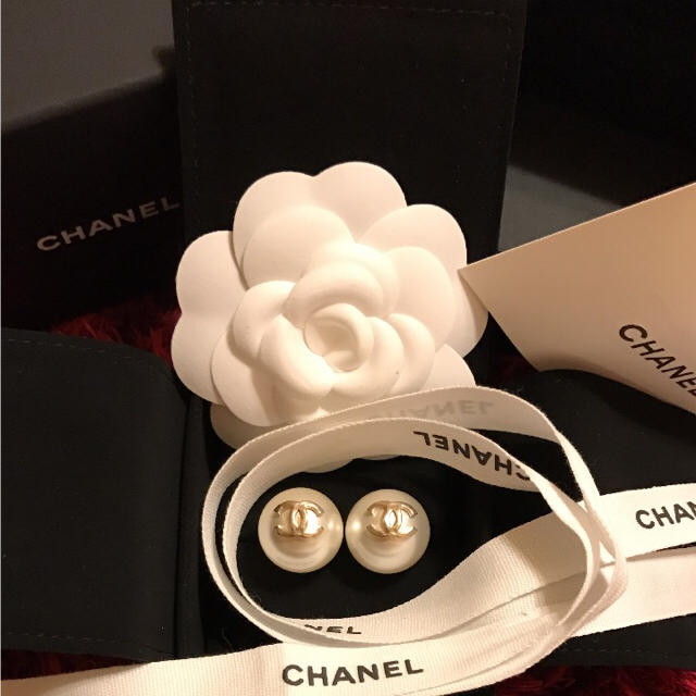 CHANEL(シャネル)の新品♡ビッグパールピアス♡2017 レディースのアクセサリー(ピアス)の商品写真