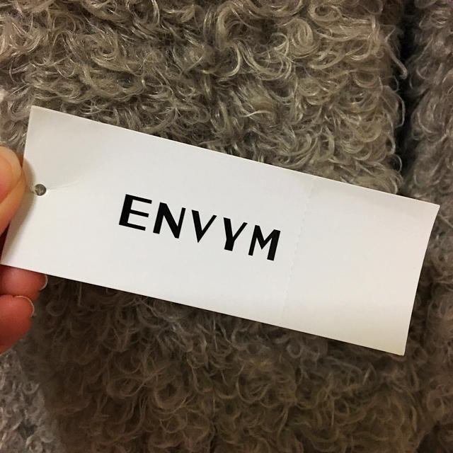 ENVYM(アンビー)のアンビー プードルファーCT グレー レディースのジャケット/アウター(毛皮/ファーコート)の商品写真