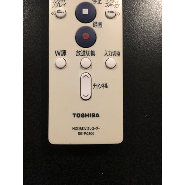 東芝(トウシバ)の東芝 TOSHIBA 純正 レコーダー シンプル リモコンse-r0300 スマホ/家電/カメラのテレビ/映像機器(テレビ)の商品写真