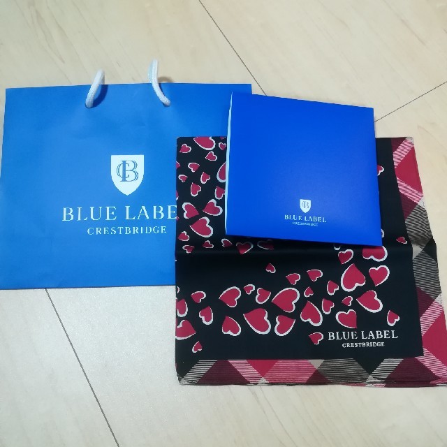 BURBERRY BLUE LABEL(バーバリーブルーレーベル)の新品！送料込！ブルーレーベルクレストブリッジ　ハンカチ　三陽商会 レディースのファッション小物(ハンカチ)の商品写真