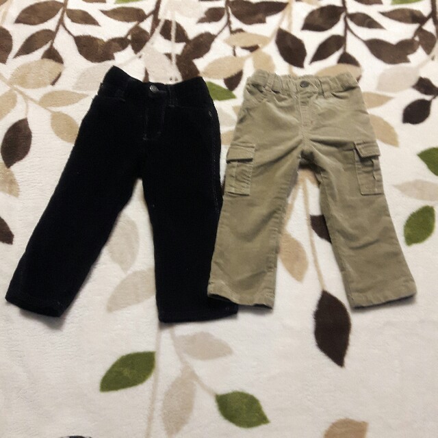 Old Navy(オールドネイビー)の【美品】コーデュロイパンツ3本セット90&95 キッズ/ベビー/マタニティのキッズ服男の子用(90cm~)(パンツ/スパッツ)の商品写真