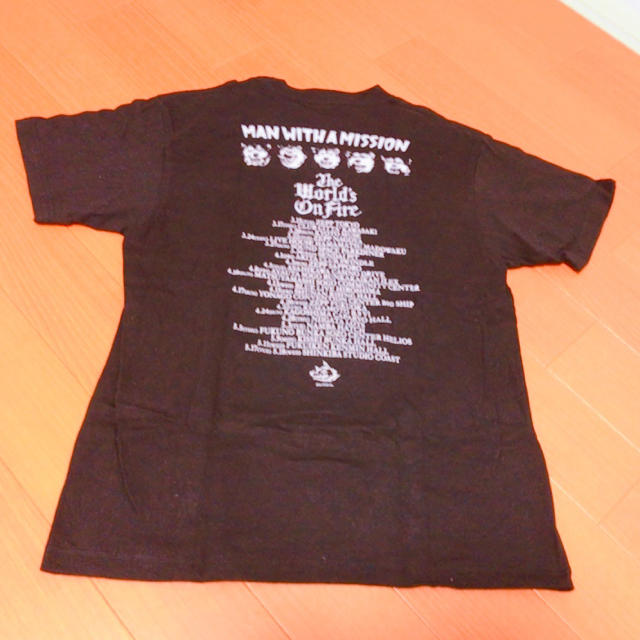 MAN WITH A MISSION(マンウィズアミッション)の【マンウィズ】The World's On FireツアーTシャツ エンタメ/ホビーのタレントグッズ(ミュージシャン)の商品写真