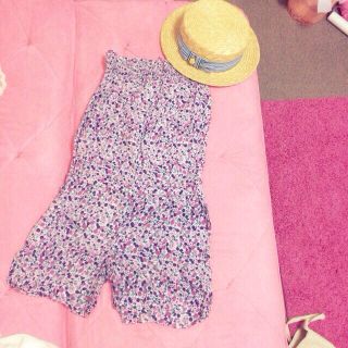 ザラ(ZARA)のZARA小花柄パープルロンパース♡(オールインワン)