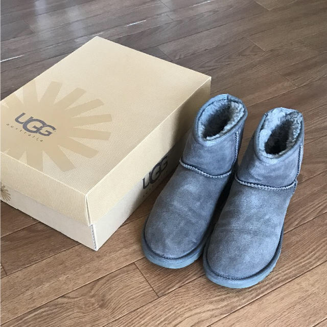 UGG(アグ)のUGG クラシックミニ グレー 24.0 レディースの靴/シューズ(ブーツ)の商品写真