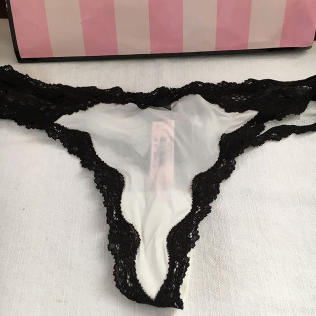 Victoria's Secret(ヴィクトリアズシークレット)の✨お値下げ✨VICTORIA'S SECRETのショーツ レディースのルームウェア/パジャマ(その他)の商品写真