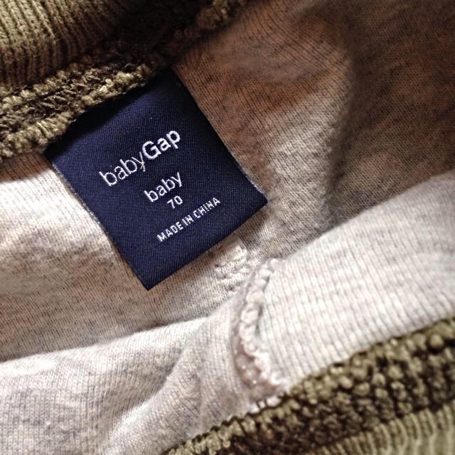 babyGAP(ベビーギャップ)の美品  GAP 70 迷彩 パンツ  キッズ/ベビー/マタニティのキッズ服男の子用(90cm~)(その他)の商品写真