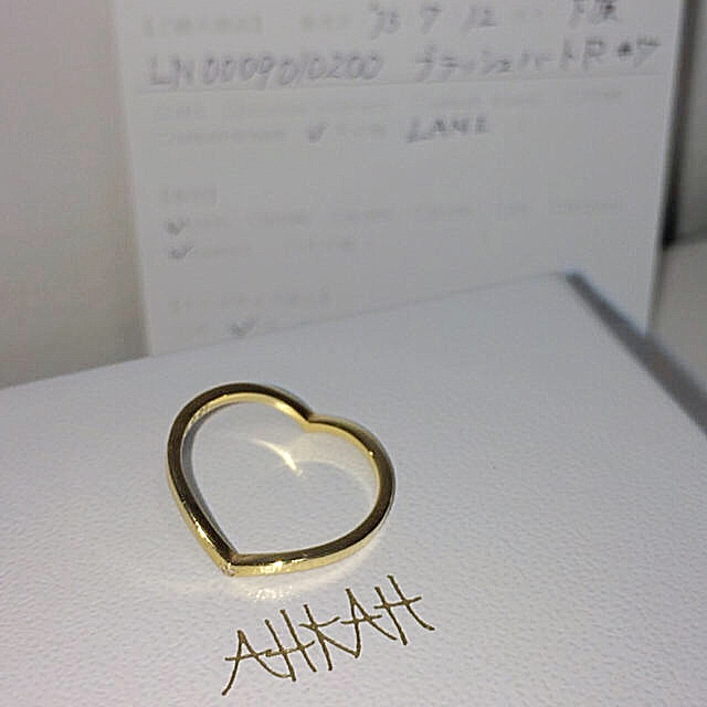 AHKAH(アーカー)のアーカー*K18YGダイヤ*ブラッシュハートリング*証明証・箱付 レディースのアクセサリー(リング(指輪))の商品写真