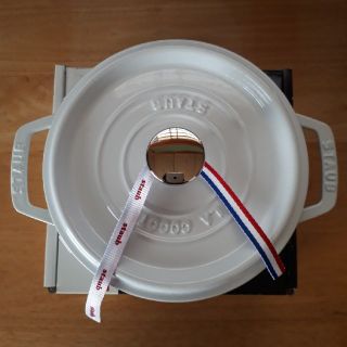 ストウブ(STAUB)のストウブ ココットラウンド 18cm ホワイト(鍋/フライパン)