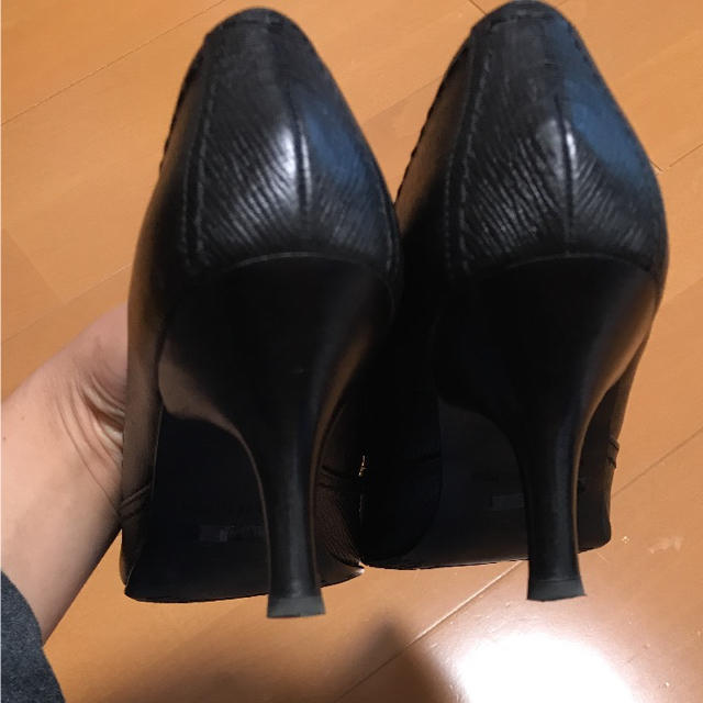 COMME CA DU MODE(コムサデモード)のコムサデモード 黒 パンプス ヒール レディースの靴/シューズ(ハイヒール/パンプス)の商品写真