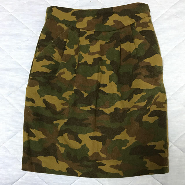 JEANASIS(ジーナシス)のジーナシス 迷彩柄タイトスカート レディースのスカート(ミニスカート)の商品写真