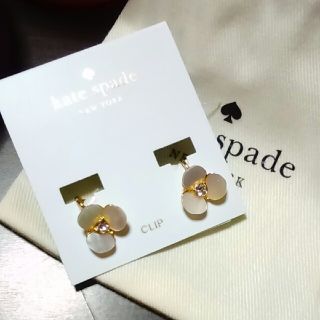 ケイトスペードニューヨーク(kate spade new york)のイヤリング♥ホワイト(イヤリング)