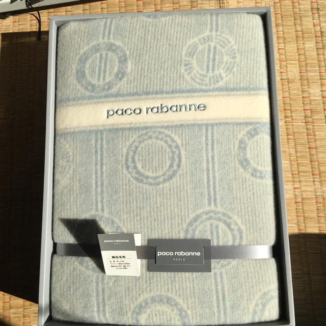 paco rabanne(パコラバンヌ)の【新品 未使用】パコ ラバンヌ☆毛布 毛100% インテリア/住まい/日用品の寝具(毛布)の商品写真