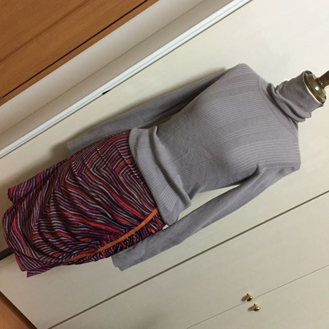 VIVIENNE TAM(ヴィヴィアンタム)のVIVIENNE TAM☆アンシンメトリーパワーネットスカート レディースのスカート(ひざ丈スカート)の商品写真