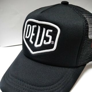 DEUS キャップ 新品・未使用 メッシュタイプ ブラック×ホワイト(キャップ)