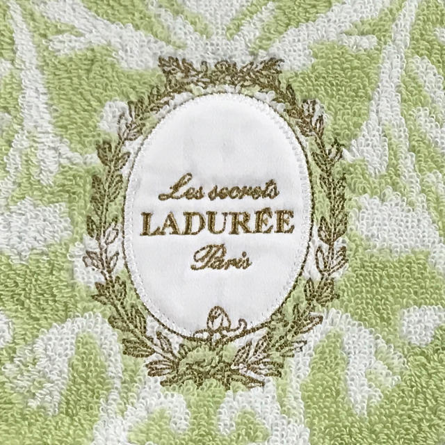 LADUREE(ラデュレ)の【絶版❤️】ラデュレ バスタオル 新品未使用 インテリア/住まい/日用品の日用品/生活雑貨/旅行(タオル/バス用品)の商品写真