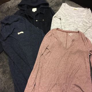 ホリスター(Hollister)のホリスター今季新品ニット3枚＋アメリカンイーグルフーデッドデニムジャケットセット(Gジャン/デニムジャケット)