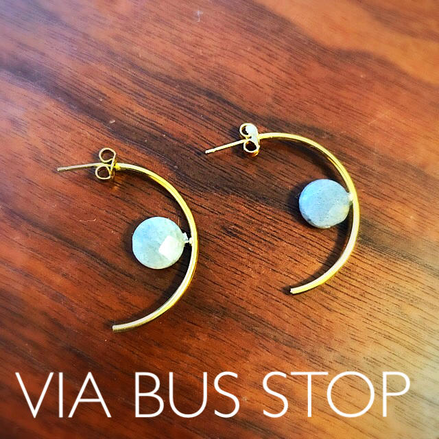 VIA BUS STOP(ヴィアバスストップ)の《VIA BUS STOP》美品☆ピアス レディースのアクセサリー(ピアス)の商品写真