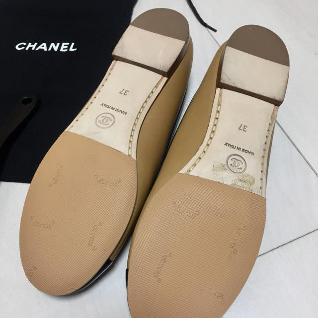 CHANEL(シャネル)のCHANEL ローファー バイカラー パンプス ローヒール フラット シューズ レディースの靴/シューズ(ローファー/革靴)の商品写真