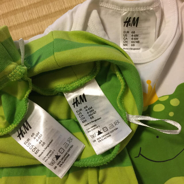 H&M(エイチアンドエム)のカエル ロンパースセット キッズ/ベビー/マタニティのベビー服(~85cm)(ロンパース)の商品写真