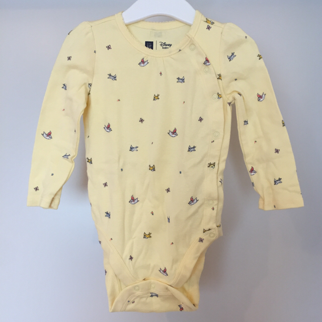 babyGAP(ベビーギャップ)の【モモ様専用】新品 未使用 ☆ baby GAP 長袖ボディスーツ イエロー キッズ/ベビー/マタニティのベビー服(~85cm)(シャツ/カットソー)の商品写真