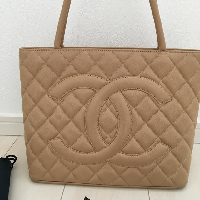 CHANEL(シャネル)のシャネル  CHANEL  復刻版 トート  キャビアスキン レディースのバッグ(トートバッグ)の商品写真