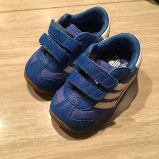 アディダス(adidas)のスニーカー(スニーカー)