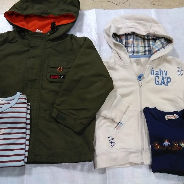 babyGAP(ベビーギャップ)のギャップ　90 ジャンパー　パーカー　上着 キッズ/ベビー/マタニティのキッズ服男の子用(90cm~)(ジャケット/上着)の商品写真