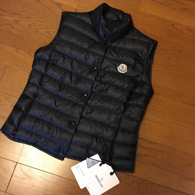 MONCLER(モンクレール)のモンクレール ベスト☆MONCLER LIANE 黒 1 レディースのジャケット/アウター(ダウンベスト)の商品写真