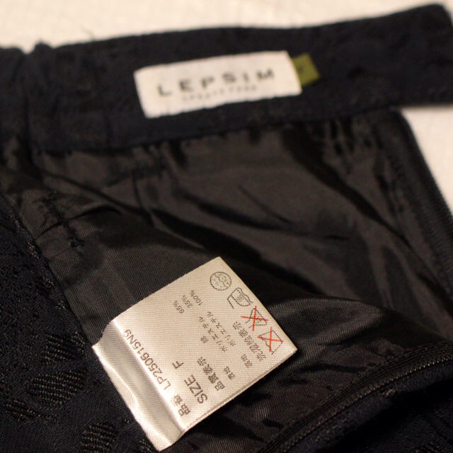 LEPSIM(レプシィム)の【期間限定値下げ】EPSIM 黒レーススカート レディースのスカート(ミニスカート)の商品写真