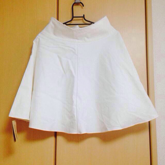 dholic(ディーホリック)のフレア白スカート♡送料込み♡ レディースのスカート(ひざ丈スカート)の商品写真