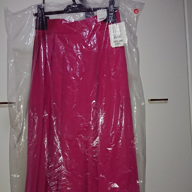 ROPE’(ロペ)のROPE☆タックアシンメトリースカート❤️新品未使用✨ レディースのスカート(ひざ丈スカート)の商品写真