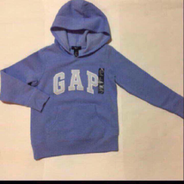 GAP(ギャップ)の新品タグ付き gap パーカー サイズ120 ライトブルー キッズ/ベビー/マタニティのキッズ服女の子用(90cm~)(ジャケット/上着)の商品写真