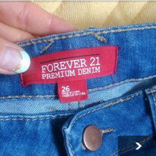 フォーエバートゥエンティーワン(FOREVER 21)のforever21 パンツ　ジーパン　ジーンズ(デニム/ジーンズ)