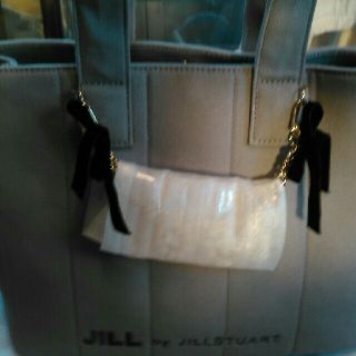 ジルバイジルスチュアート(JILL by JILLSTUART)のジュエルリボントートグレー難あり(トートバッグ)