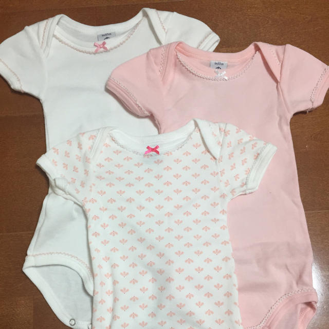 PETIT BATEAU(プチバトー)のプチバトー♡半袖ボディ3枚組 キッズ/ベビー/マタニティのベビー服(~85cm)(肌着/下着)の商品写真