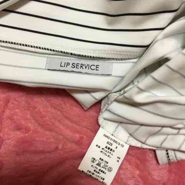 LIP SERVICE(リップサービス)の新品*リップサービス*オフショルトップス*ショート丈*細ボーダー* レディースのトップス(その他)の商品写真