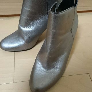 ザラ(ZARA)の24.5ZARAシルバーショートブーツ(ブーツ)