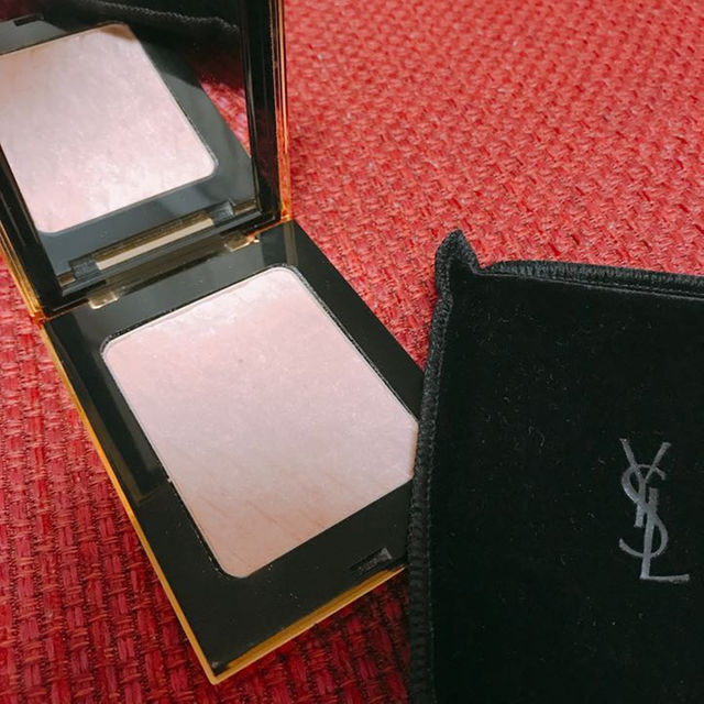 Yves Saint Laurent Beaute(イヴサンローランボーテ)の再値下げ✩﻿YSL✩﻿フェイスパウダー ハイライター コスメ/美容のベースメイク/化粧品(その他)の商品写真