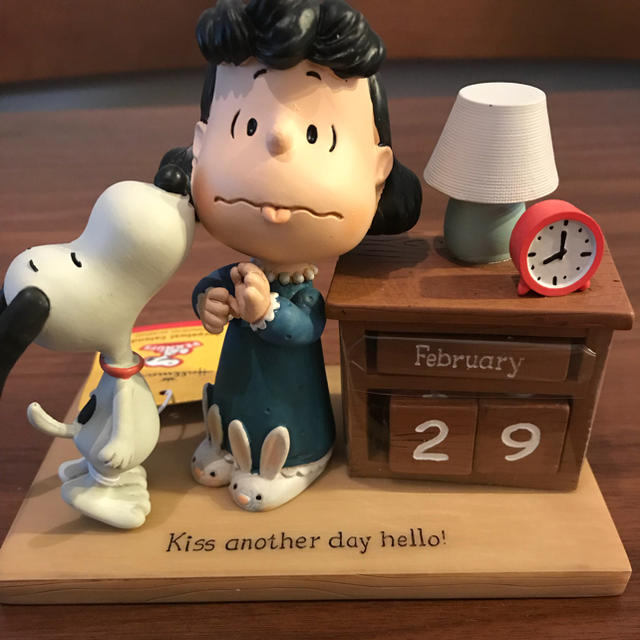 Snoopy スヌーピー海外製 ホールマーク ルーシーカレンダーフィギュアの通販 By ヤマチン4350 S Shop スヌーピーならラクマ