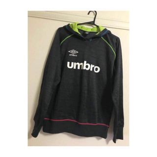 アンブロ(UMBRO)のパーカー(パーカー)